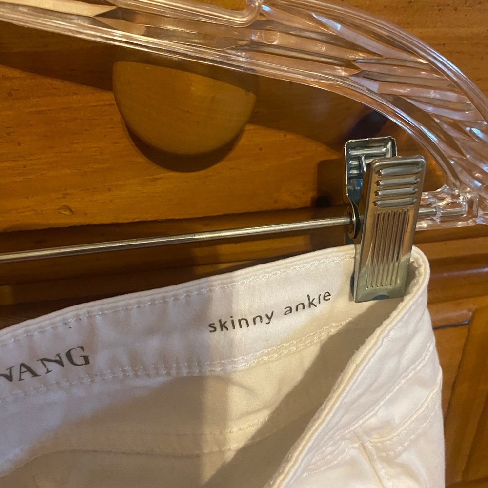 Vera Wang skinny ankle white jeans